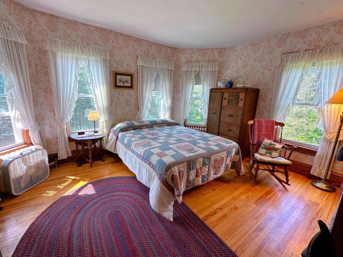 Private 2 Bedrooms And 1 Bathroom In Grand Victorian Home In The Heart Of The Whiite Mountains! Great Host Whitefield Exterior foto